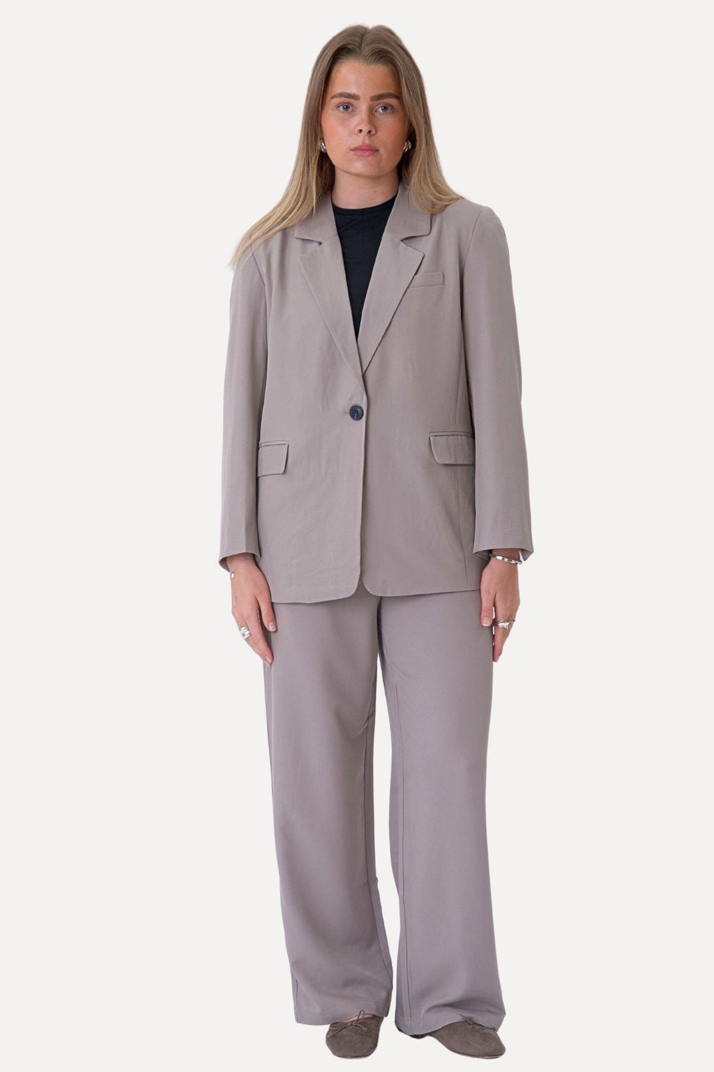 Costume surdimensionné (gris) - Forme de package