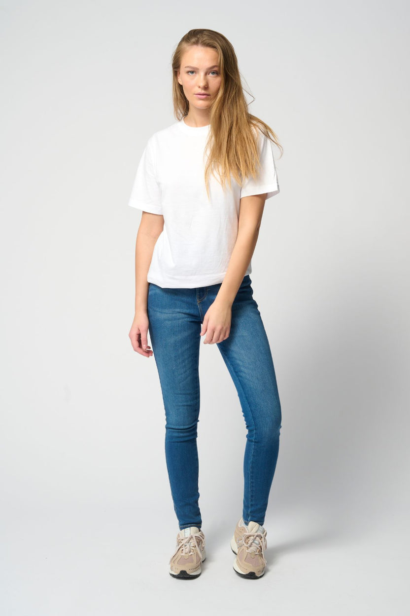 Le jean skinny de performance original - denim bleu moyen