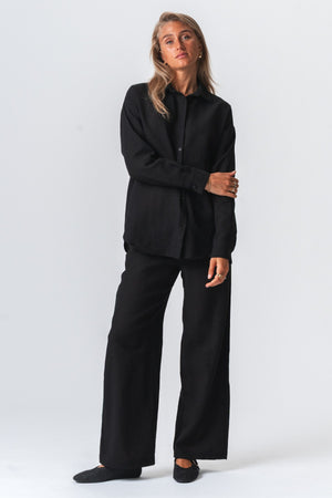 Lilly Pants + Lilly Shirt (noir) - Forme de package