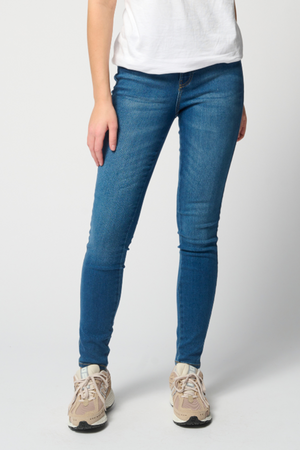 Le jean skinny de performance original - denim bleu moyen