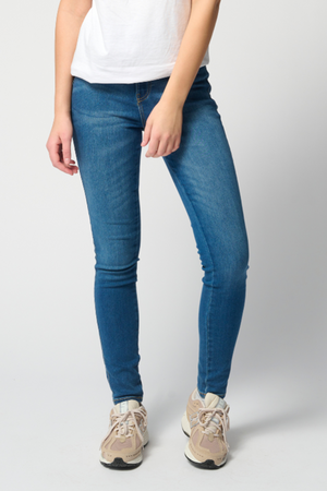 Le jean skinny de performance original - denim bleu moyen