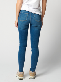 Le jean skinny de performance original - denim bleu moyen