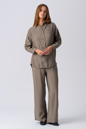 Mia Pants + Chemise MIA (kaki) - Forme de package