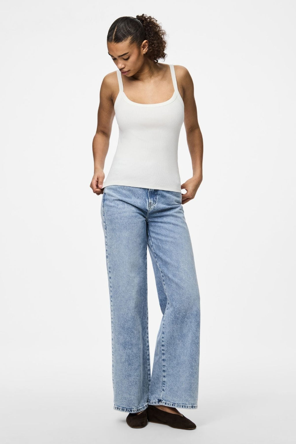 Peut attacher le dessus - blanc brillant