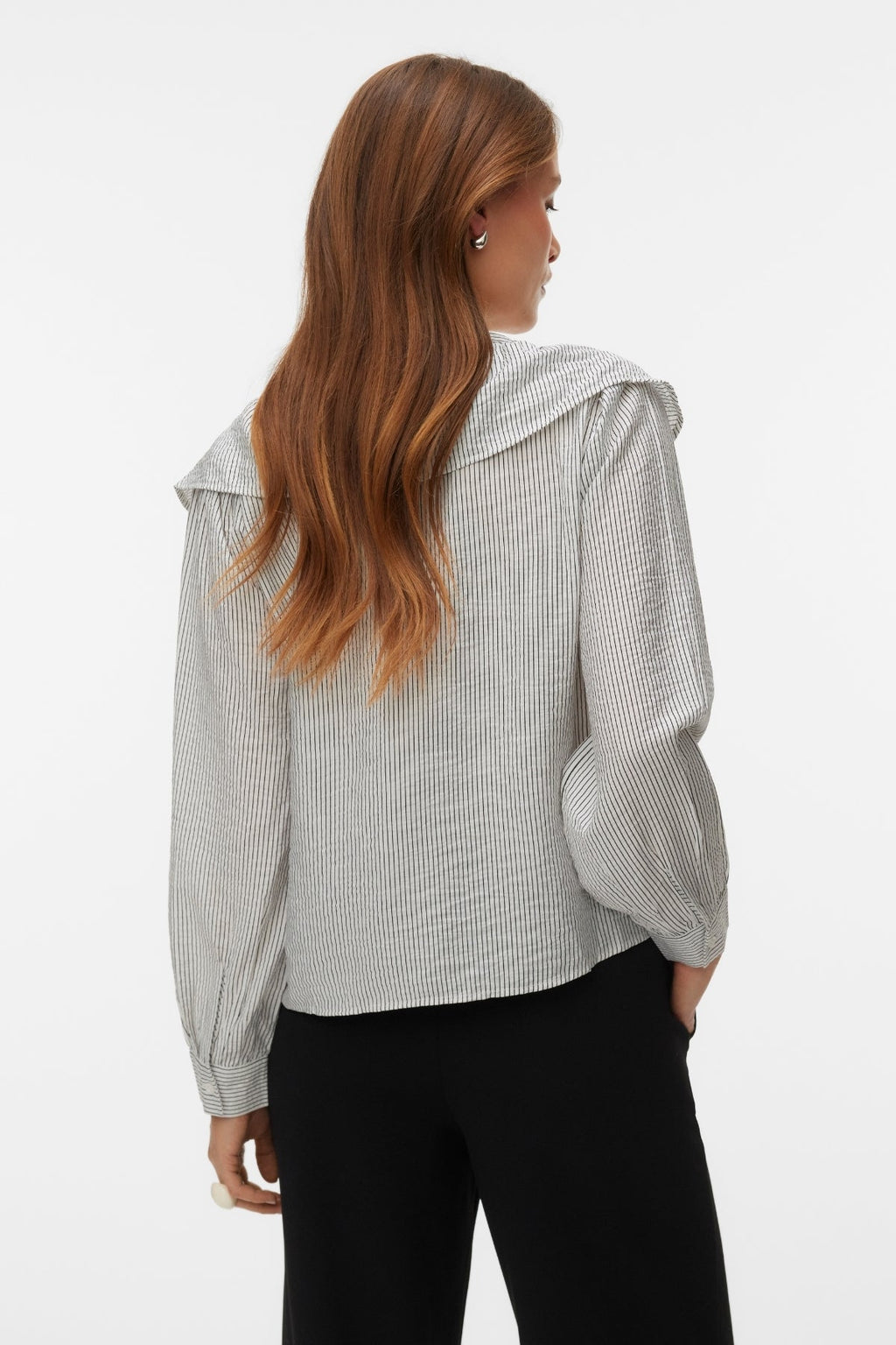 Chemise à volants Kaja à col en V - Blanche Neige Amanda Black