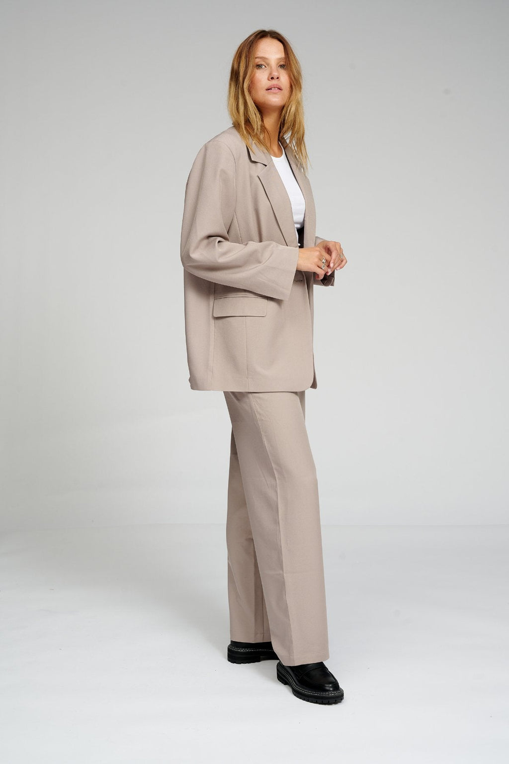 Costume surdimensionné (gris) - Forme de package