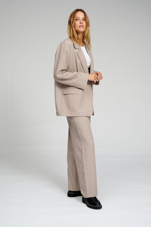 Costume surdimensionné (gris) - Forme de package