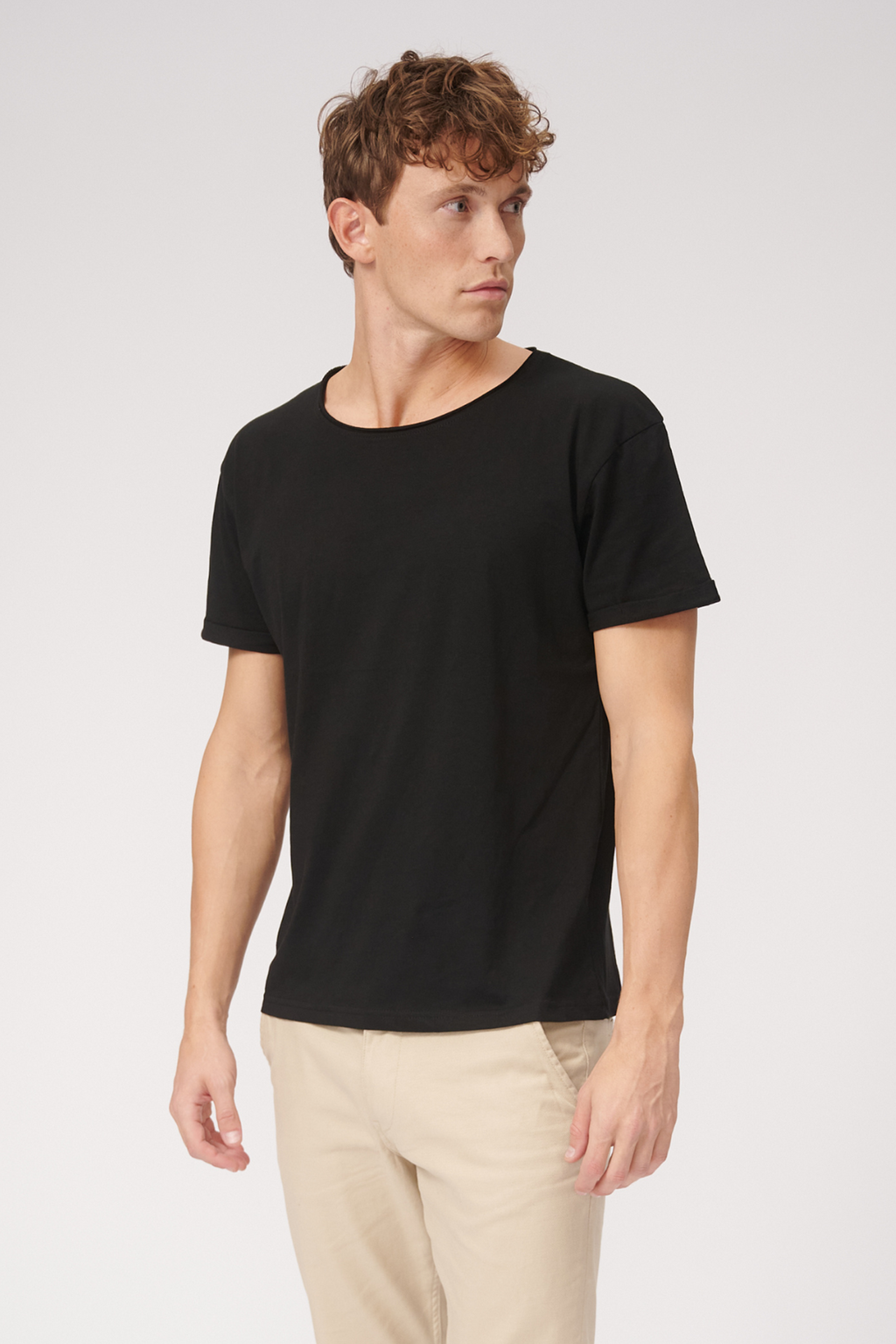 Deep Neck T-shirt - Black